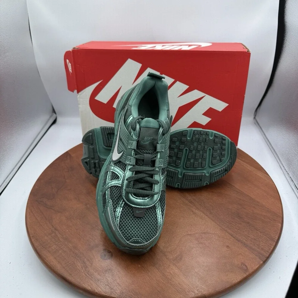 Nike V2K Run Bicoastal Metallic Silver Sneaker Womens Size 8 HF5050-361 Athletic